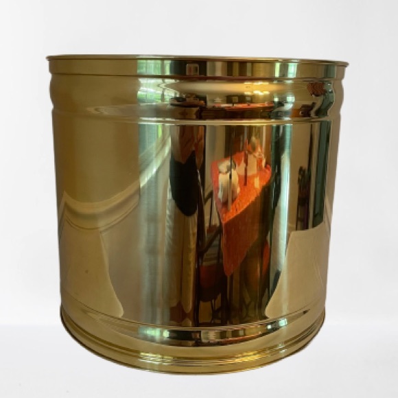 Large brass planter 13.5” opening no rust
